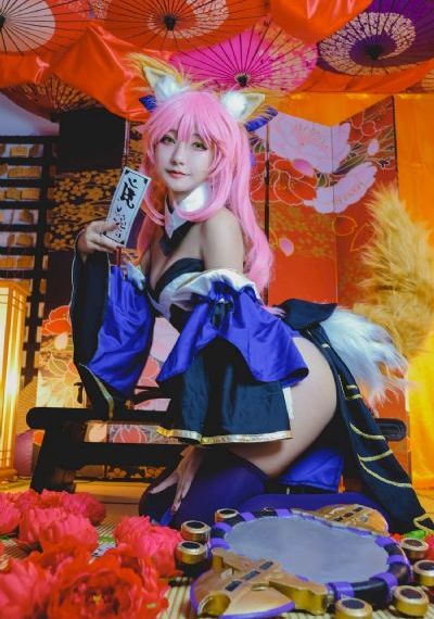 免费美女视频