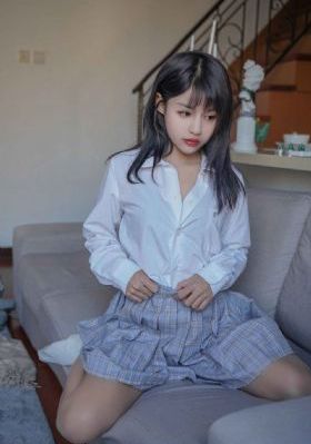 饭桌上故意张开腿让公h视频